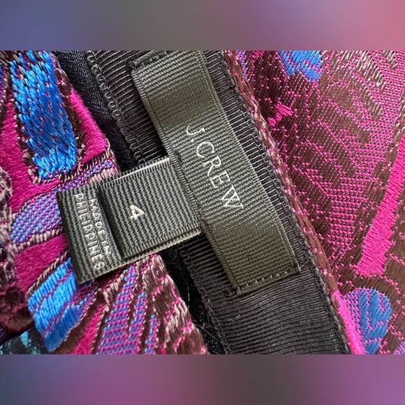 J. Crew Jacquard A-Line Mini Skirt
Midnight Floral. Size 4 - Picture 7 of 9